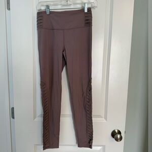 Chic Mauve Leggings with Ribbed Detail